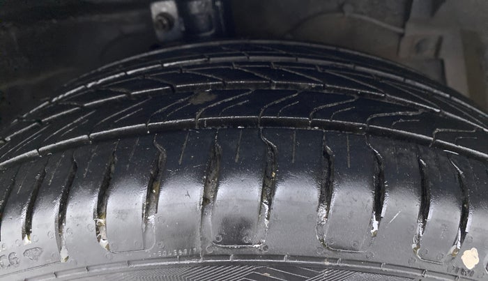 2012 Maruti Swift ZXI D, Petrol, Manual, 65,408 km, Right Front Tyre Tread