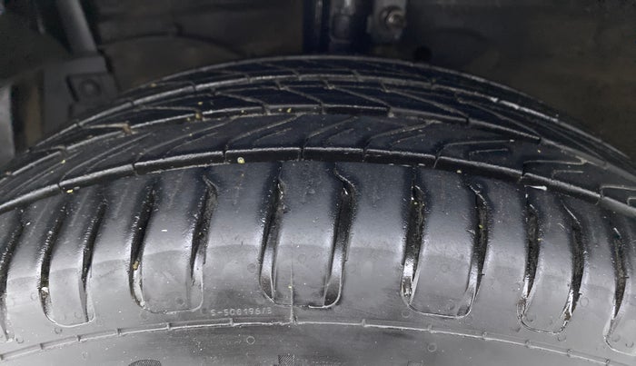 2012 Maruti Swift ZXI D, Petrol, Manual, 65,408 km, Left Front Tyre Tread