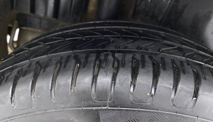 2012 Maruti Swift ZXI D, Petrol, Manual, 65,408 km, Right Rear Tyre Tread