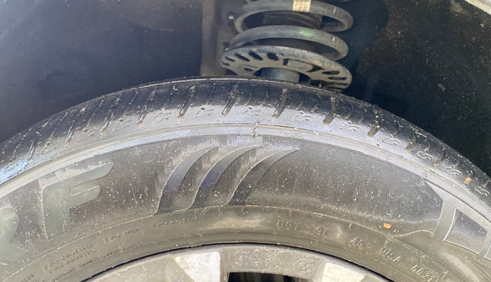 2022 Mahindra XUV700 AX 7 LUXURY D MT 7 STR, Diesel, Manual, 39,656 km, Left Front Tyre Tread