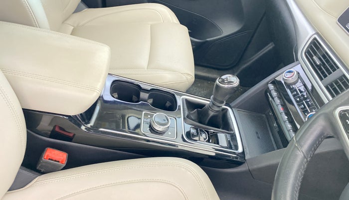 2022 Mahindra XUV700 AX 7 LUXURY D MT 7 STR, Diesel, Manual, 39,656 km, Gear Lever