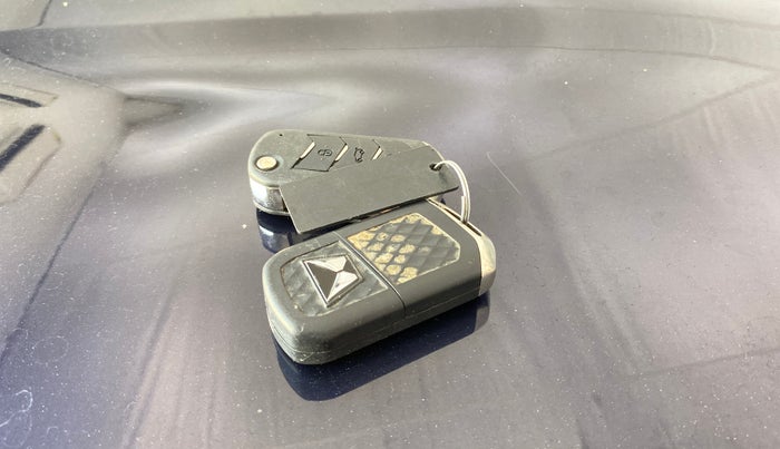 2022 Mahindra XUV700 AX 7 LUXURY D MT 7 STR, Diesel, Manual, 39,656 km, Key Close Up