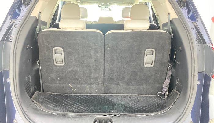 2022 Mahindra XUV700 AX 7 LUXURY D MT 7 STR, Diesel, Manual, 39,656 km, Boot Inside