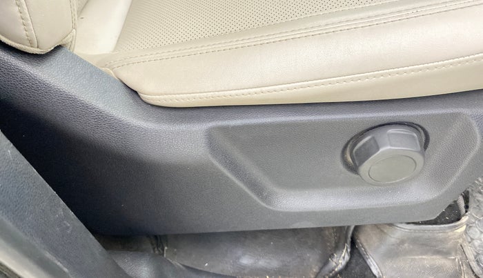 2022 Mahindra XUV700 AX 7 LUXURY D MT 7 STR, Diesel, Manual, 39,656 km, Driver Side Adjustment Panel