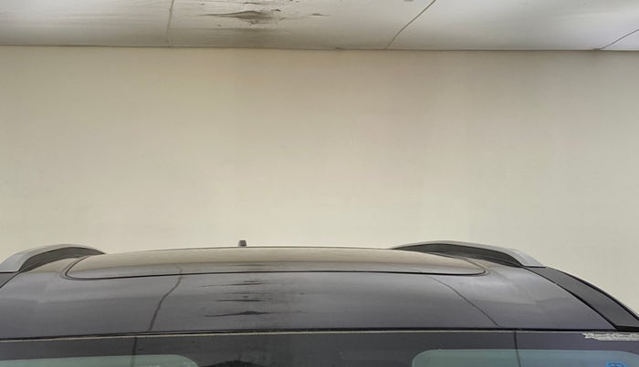 2022 Mahindra XUV700 AX 7 LUXURY D MT 7 STR, Diesel, Manual, 39,656 km, Moonroof/ Sunroof