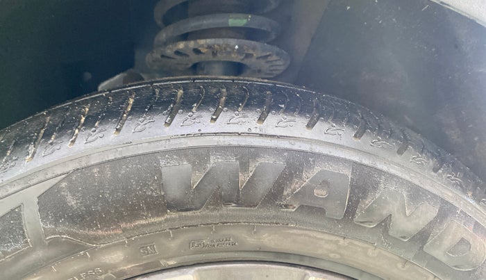 2022 Mahindra XUV700 AX 7 LUXURY D MT 7 STR, Diesel, Manual, 39,656 km, Right Front Tyre Tread