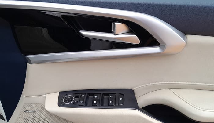 2022 KIA CARENS LUXURY PLUS 1.5 DIESEL AT 6 STR, Diesel, Automatic, 1,38,060 km, Driver Side Door Panels Control