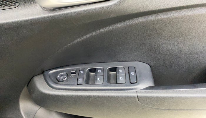 2021 Hyundai VENUE S 1.2, Petrol, Manual, 10,901 km, Driver Side Door Panels Control