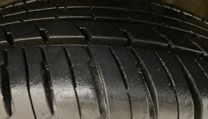 2016 Maruti Wagon R 1.0 VXI AMT, Petrol, Automatic, 40,016 km, Left Front Tyre Tread