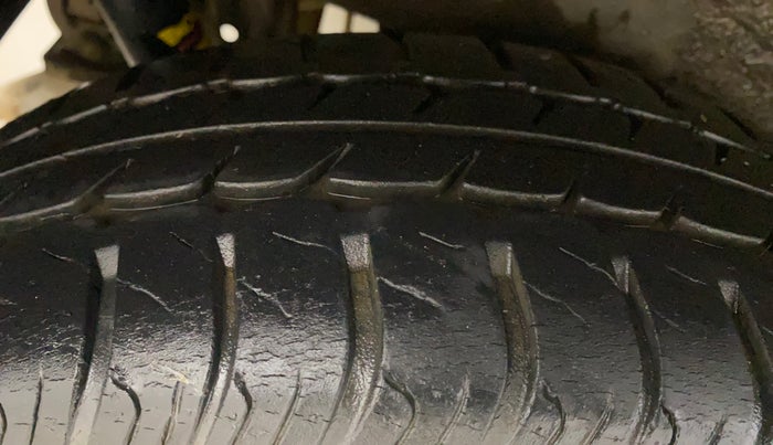 2016 Maruti Wagon R 1.0 VXI AMT, Petrol, Automatic, 40,016 km, Right Rear Tyre Tread