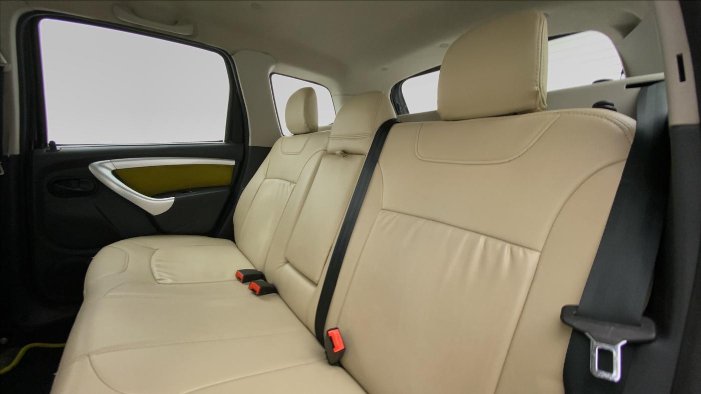 2014 Renault Duster 110 PS RXZ DIESEL OPT, Diesel, Manual, 71,208 km, Right Side Rear Door Cabin