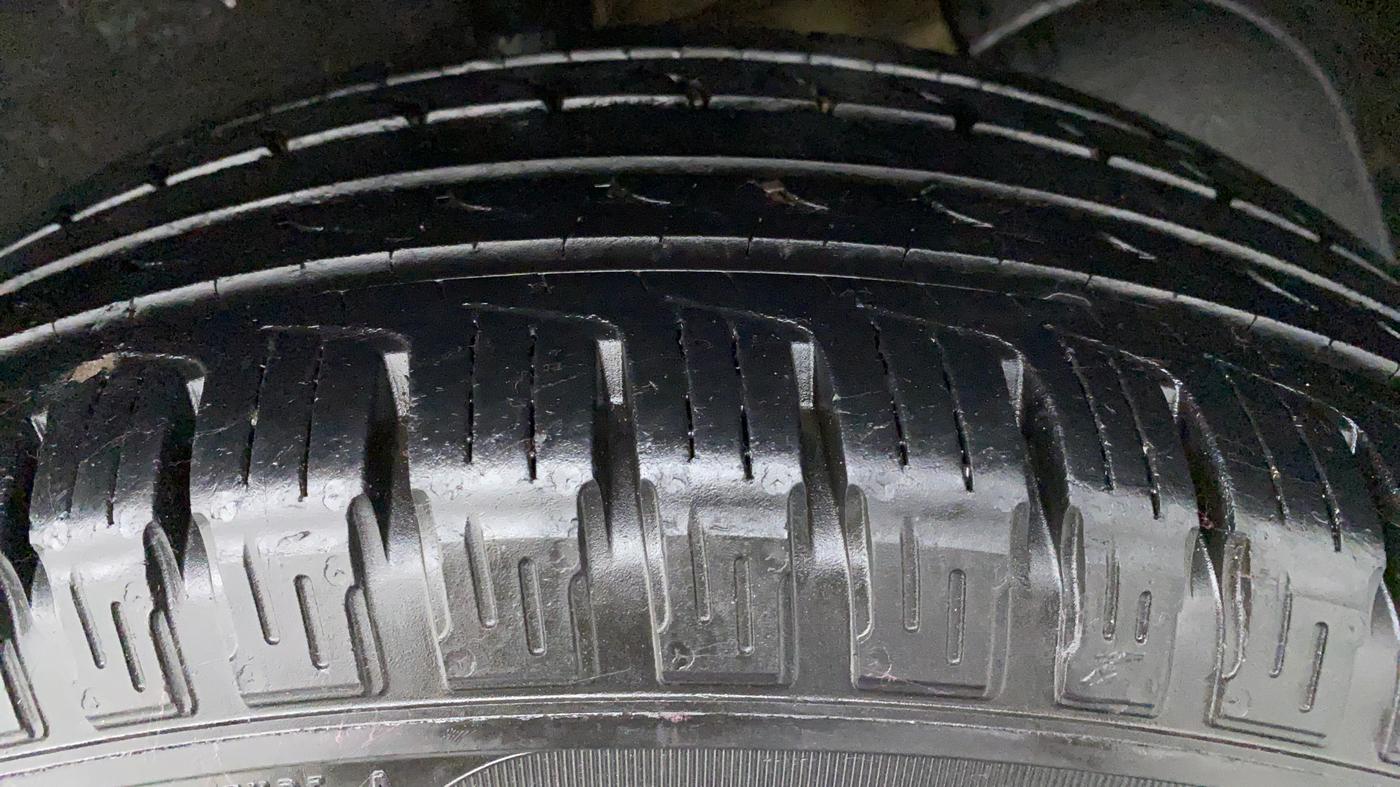 2014 Renault Duster 110 PS RXZ DIESEL OPT, Diesel, Manual, 71,208 km, Left Front Tyre Tread