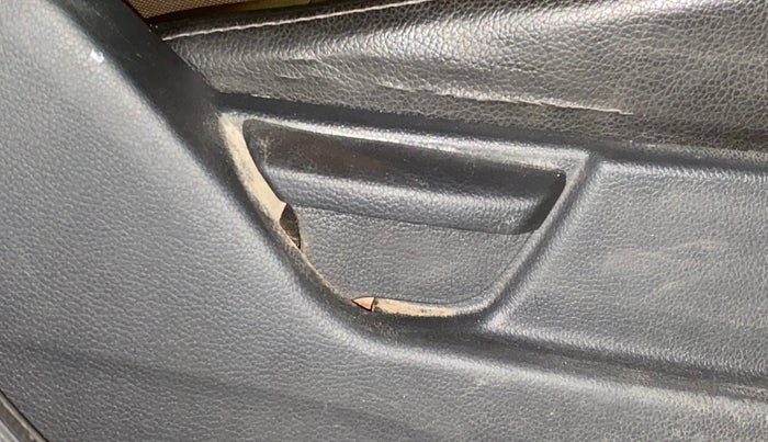 2015 Hyundai Eon ERA +, CNG, Manual, 90,766 km, Driver Side Adjustment Panel