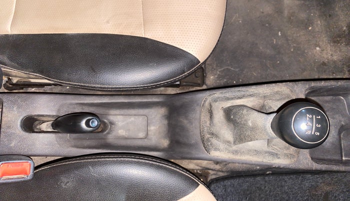 2015 Hyundai Eon ERA +, CNG, Manual, 90,766 km, Gear Lever