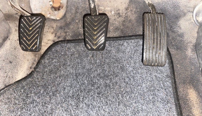 2015 Hyundai Eon ERA +, CNG, Manual, 90,766 km, Pedals