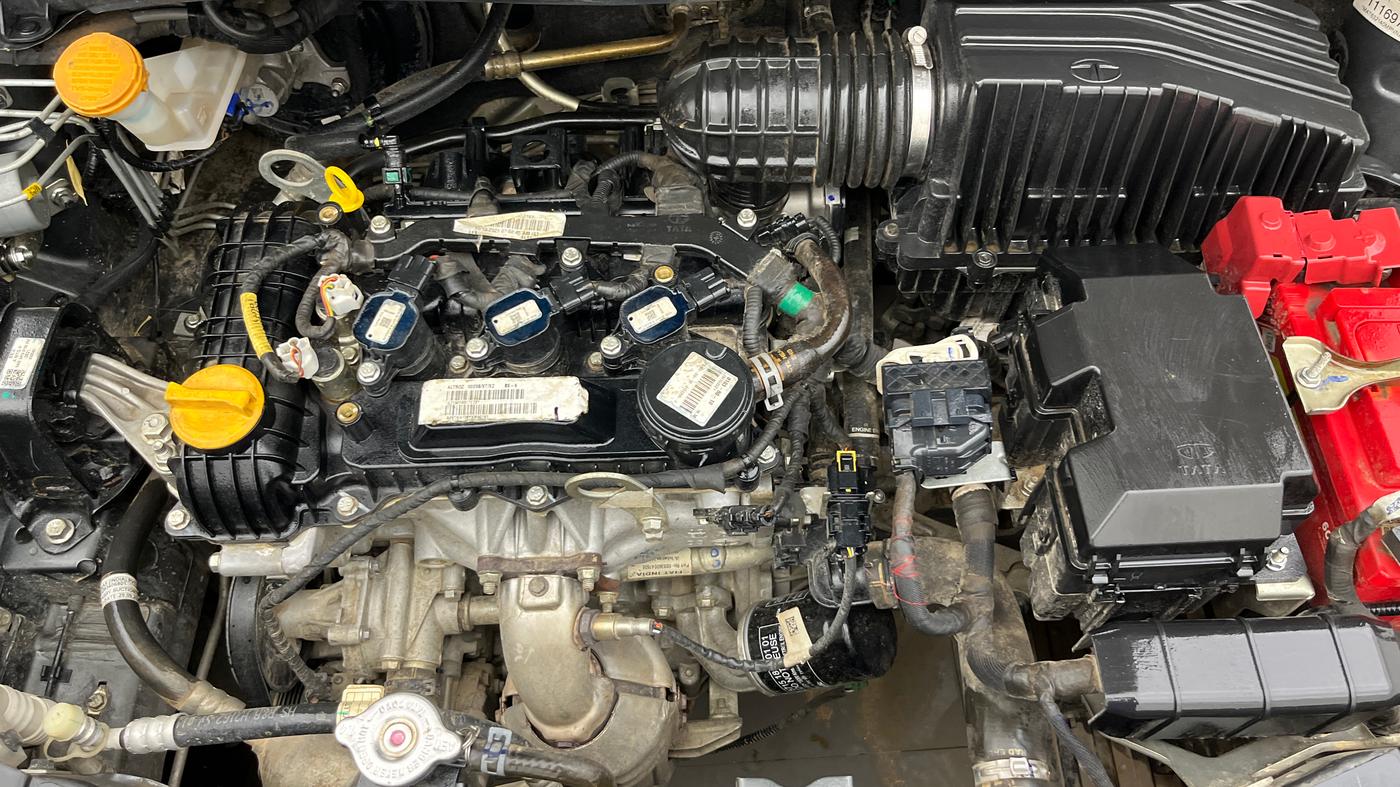 2021 Tata ALTROZ XZ PLUS PETROL, Petrol, Manual, 77,847 km, Engine View