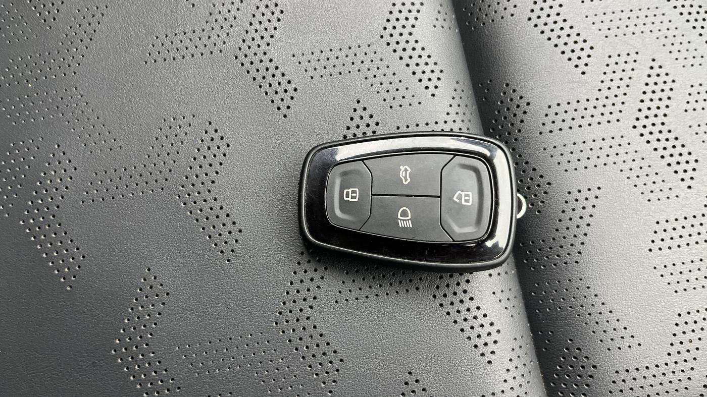 2021 Tata ALTROZ XZ PLUS PETROL, Petrol, Manual, 77,847 km, Key Close Up