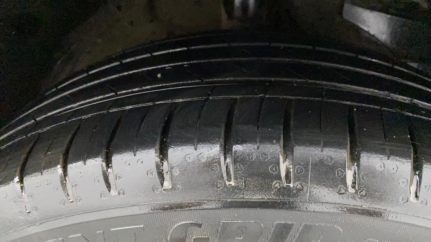 2022 MG HECTOR SHARP 1.5 PETROL CVT, Petrol, Automatic, 29,560 km, Right Front Tyre Tread