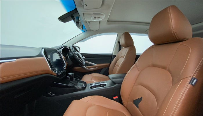 2022 MG HECTOR SHARP 1.5 PETROL CVT, Petrol, Automatic, 29,560 km, Right Side Front Door Cabin