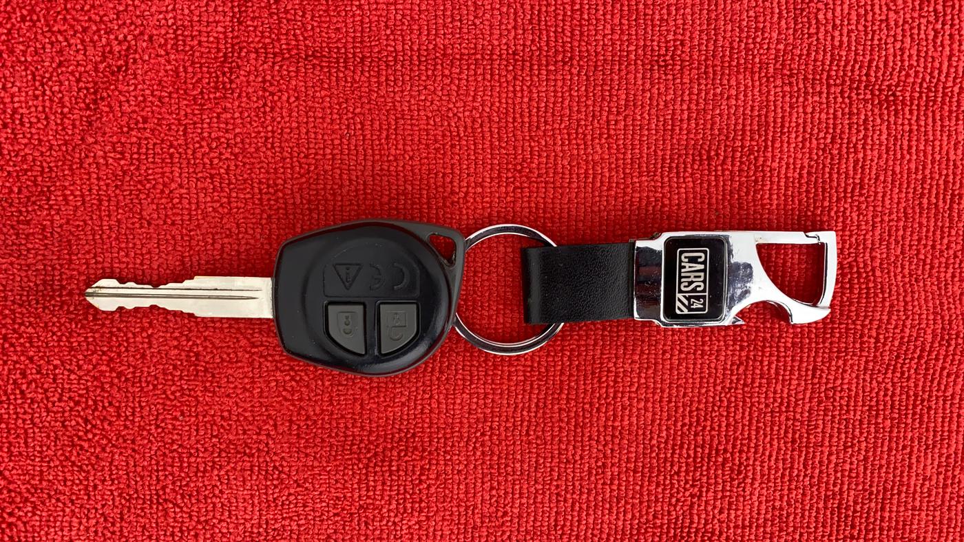 2018 Maruti Swift VXI D, Petrol, Manual, 37,647 km, Key Close Up