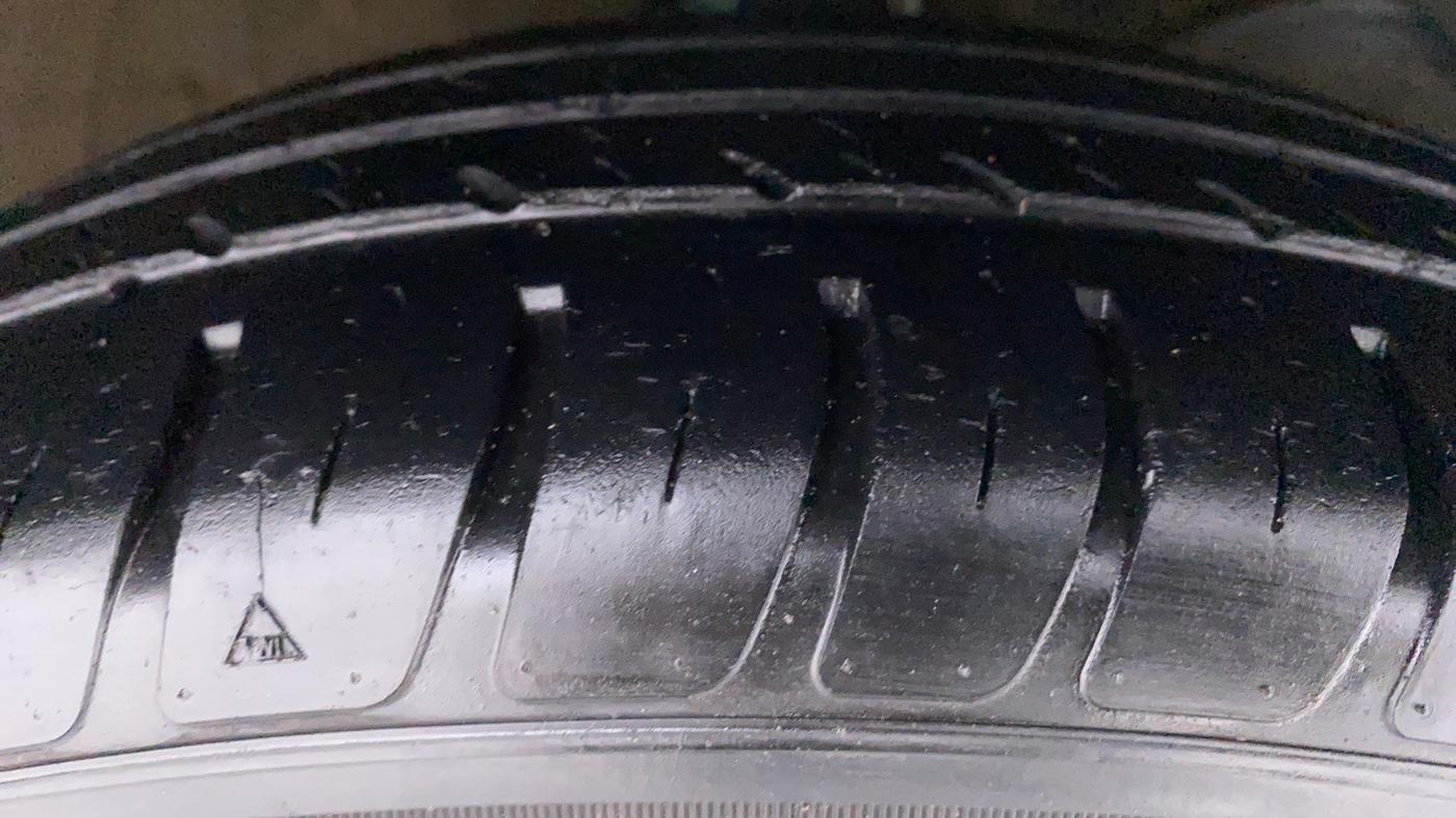 2018 Maruti Swift VXI D, Petrol, Manual, 37,647 km, Right Front Tyre Tread