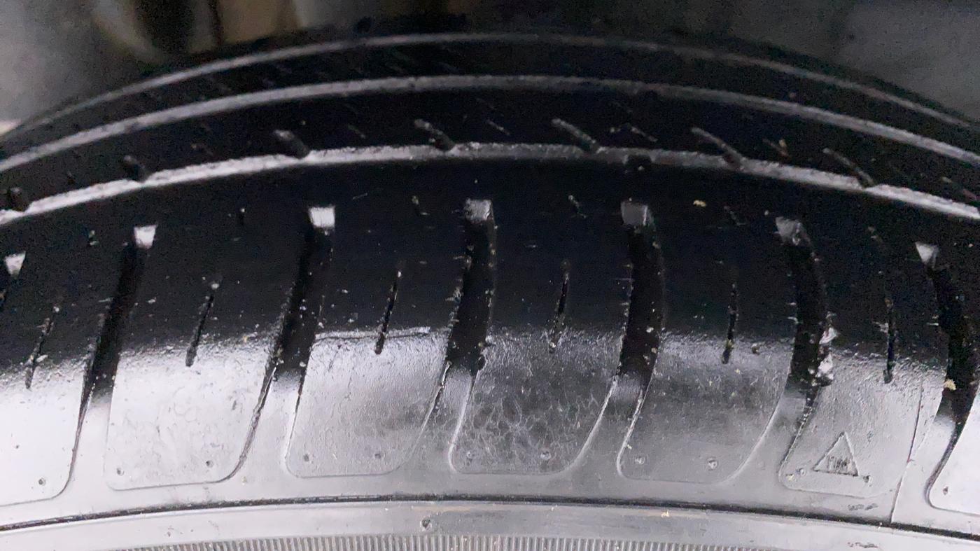 2018 Maruti Swift VXI D, Petrol, Manual, 37,647 km, Right Rear Tyre Tread