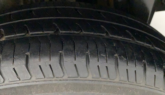 2012 Maruti Swift VXI, Petrol, Manual, 97,529 km, Left Rear Tyre Tread
