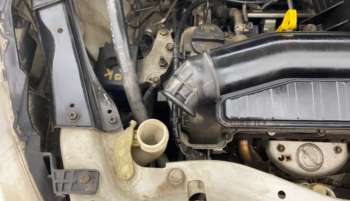2012 Maruti Swift VXI, Petrol, Manual, 97,529 km, Front windshield - Wiper bottle cap missing