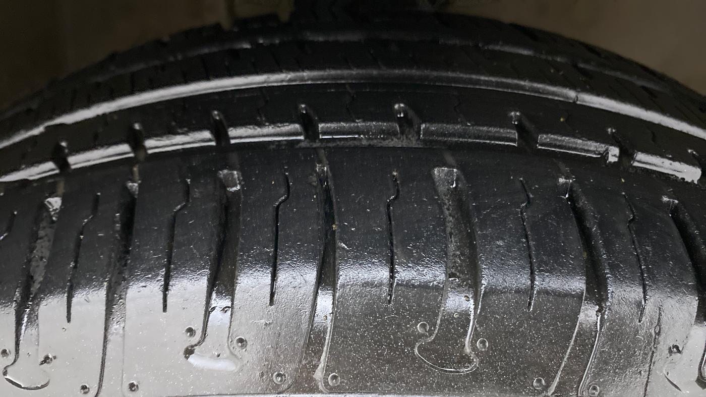 2011 Maruti Ritz ZXI, Petrol, Manual, 54,096 km, Right Front Tyre Tread
