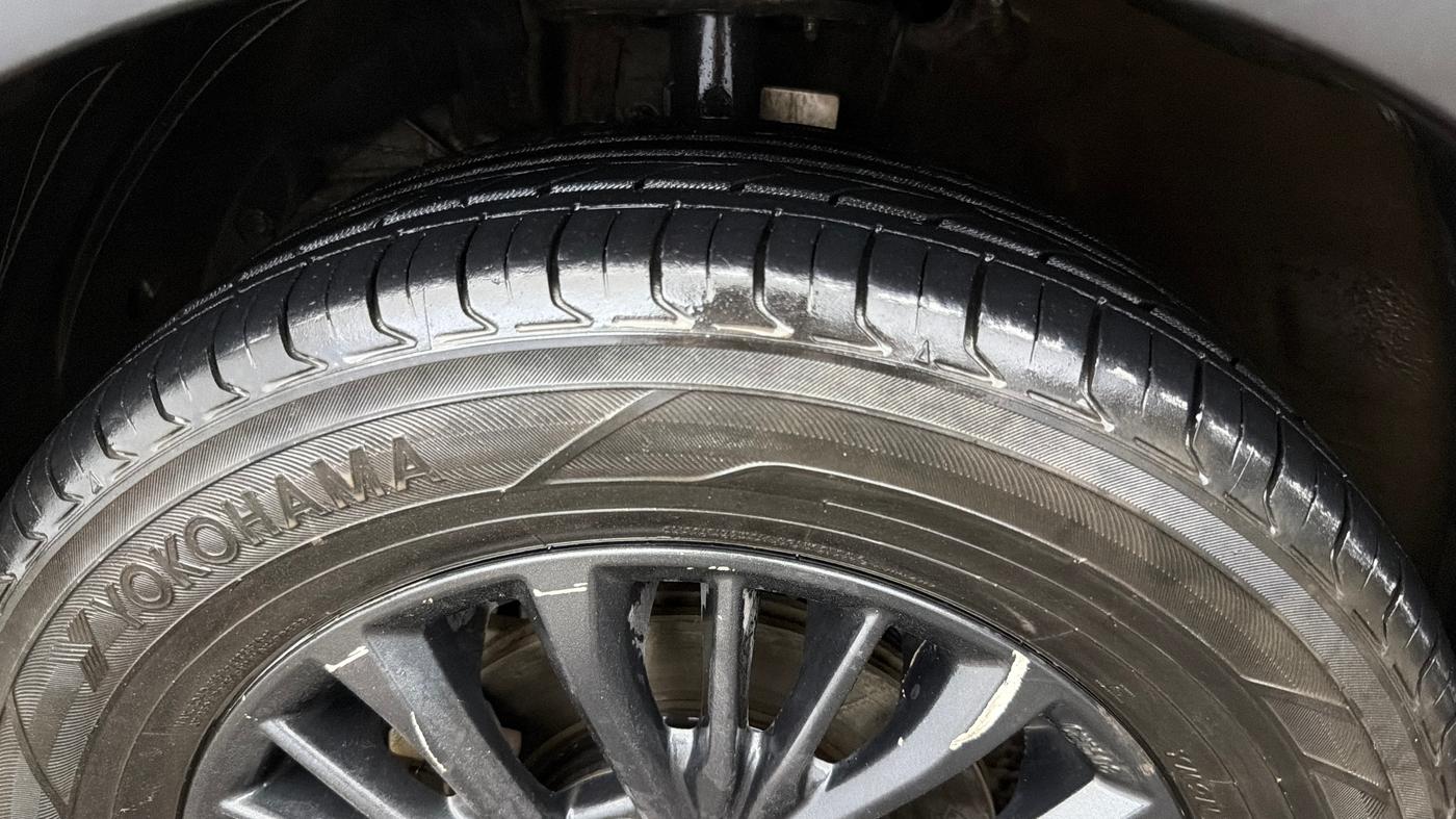2021 Maruti XL6 ALPHA MT, Petrol, Manual, 67,171 km, Left Front Tyre Tread