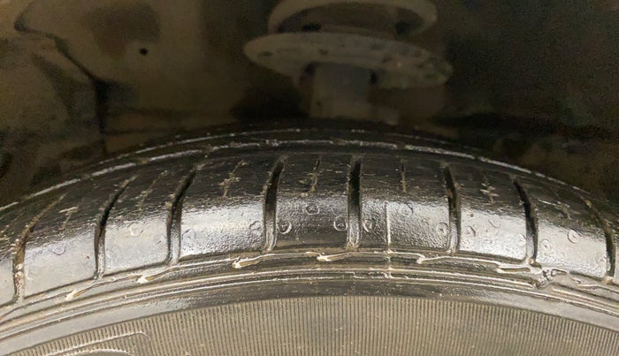 2017 Maruti Ciaz S 1.4 MT PETROL, Petrol, Manual, 71,051 km, Left Front Tyre Tread