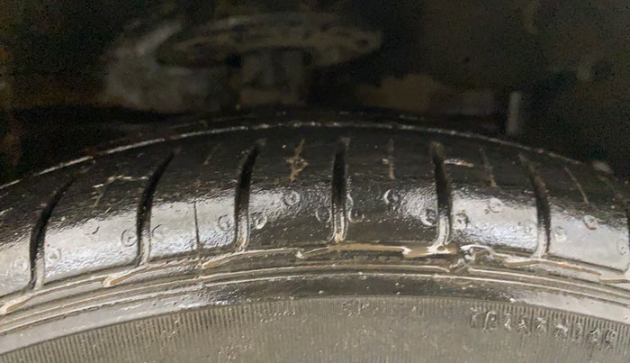 2017 Maruti Ciaz S 1.4 MT PETROL, Petrol, Manual, 71,051 km, Right Front Tyre Tread