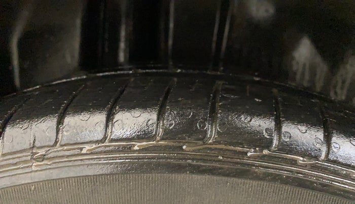 2017 Maruti Ciaz S 1.4 MT PETROL, Petrol, Manual, 71,051 km, Right Rear Tyre Tread