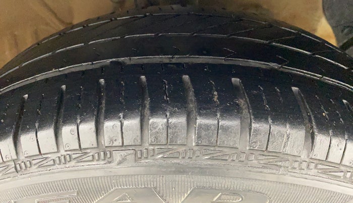 2020 Hyundai Grand i10 SPORTZ 1.2 KAPPA VTVT, Petrol, Manual, 27,272 km, Right Front Tyre Tread