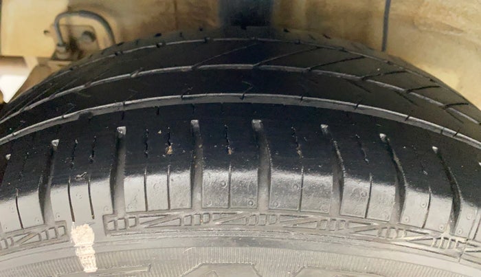 2020 Hyundai Grand i10 SPORTZ 1.2 KAPPA VTVT, Petrol, Manual, 27,272 km, Right Rear Tyre Tread