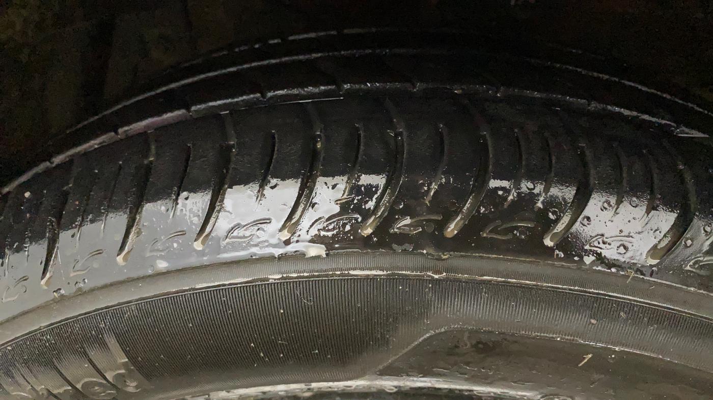2017 Maruti Ciaz DELTA 1.4 MT PETROL, Petrol, Manual, 92,709 km, Left Front Tyre Tread