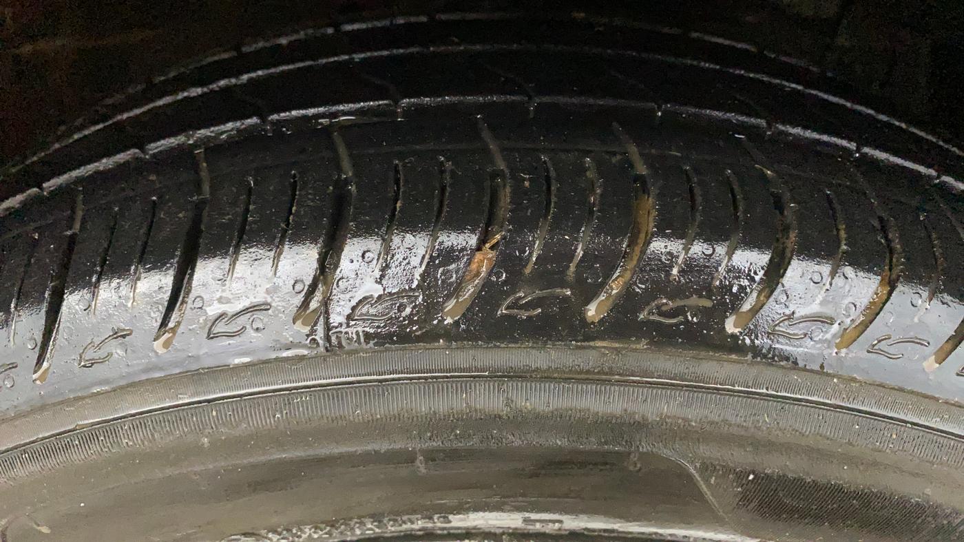 2017 Maruti Ciaz DELTA 1.4 MT PETROL, Petrol, Manual, 92,709 km, Right Front Tyre Tread