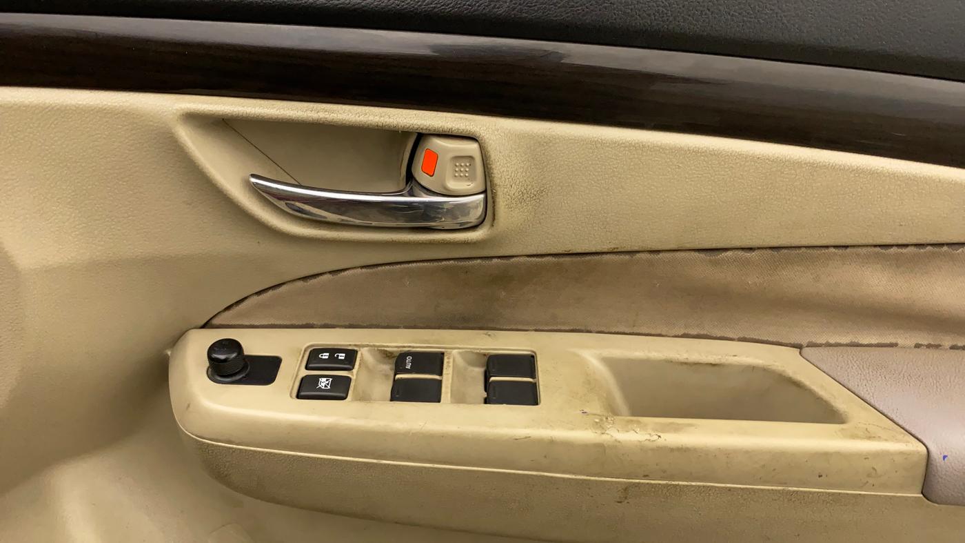 2017 Maruti Ciaz DELTA 1.4 MT PETROL, Petrol, Manual, 92,709 km, Driver Side Door Panels Control