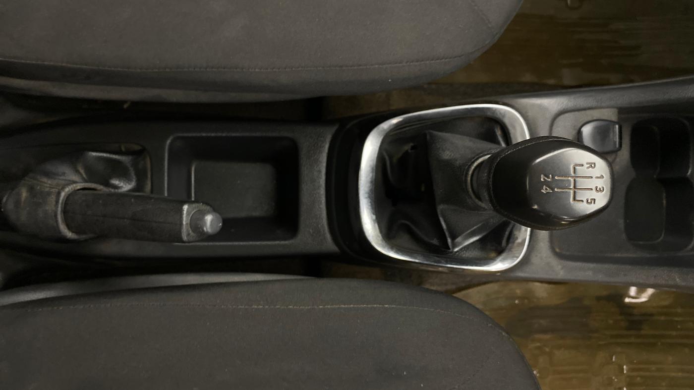2016 Renault Kwid RXT 0.8 (O), Petrol, Manual, 90,657 km, Gear Lever