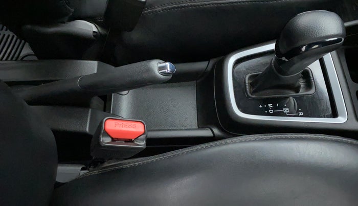 2019 Maruti Swift VXI AMT D, Petrol, Automatic, 39,187 km, Gear Lever