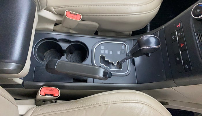 2016 Mahindra XUV500 W10 AWD AT, Diesel, Automatic, 73,395 km, Gear Lever