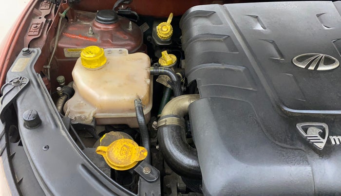 2016 Mahindra XUV500 W10 AWD AT, Diesel, Automatic, 73,395 km, Engine View - Right