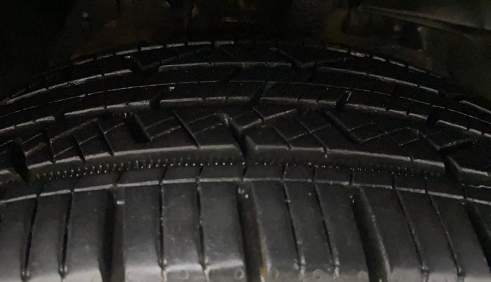 2016 Mahindra XUV500 W10 AWD AT, Diesel, Automatic, 73,395 km, Right Front Tyre Tread