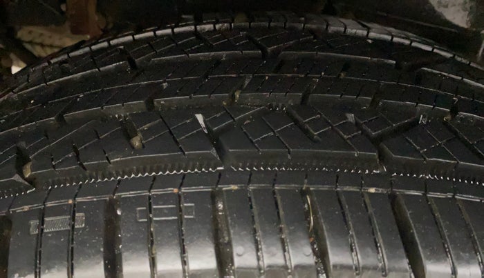 2016 Mahindra XUV500 W10 AWD AT, Diesel, Automatic, 73,395 km, Right Rear Tyre Tread