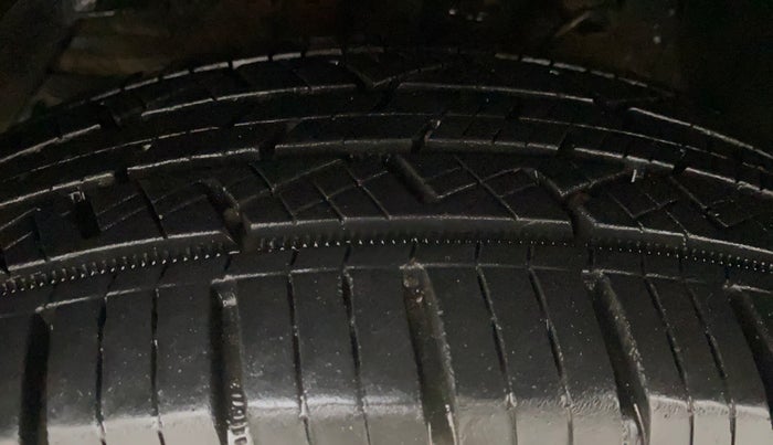 2016 Mahindra XUV500 W10 AWD AT, Diesel, Automatic, 73,395 km, Left Front Tyre Tread