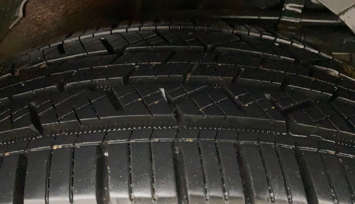 2016 Mahindra XUV500 W10 AWD AT, Diesel, Automatic, 73,395 km, Left Rear Tyre Tread