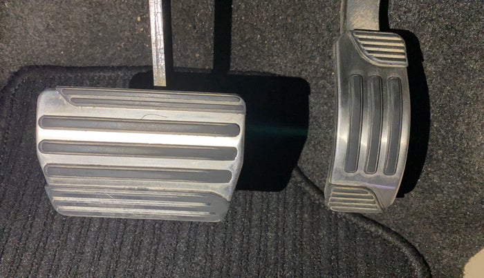 2016 Mahindra XUV500 W10 AWD AT, Diesel, Automatic, 73,395 km, Pedals