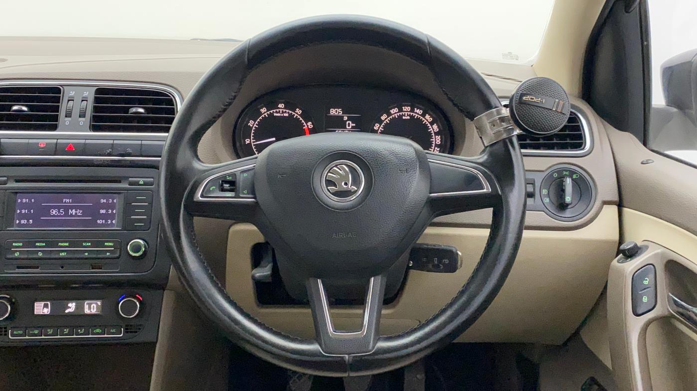 2015 Skoda Rapid ELEGANCE 1.6 MPI MT, Petrol, Manual, 66,645 km, Steering Wheel Close Up