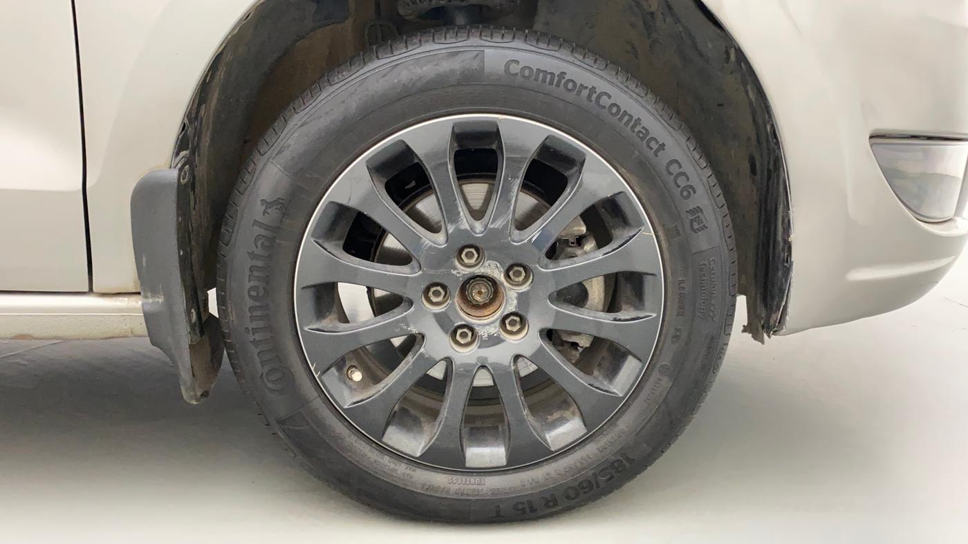 2015 Skoda Rapid ELEGANCE 1.6 MPI MT, Petrol, Manual, 66,645 km, Right Front Wheel