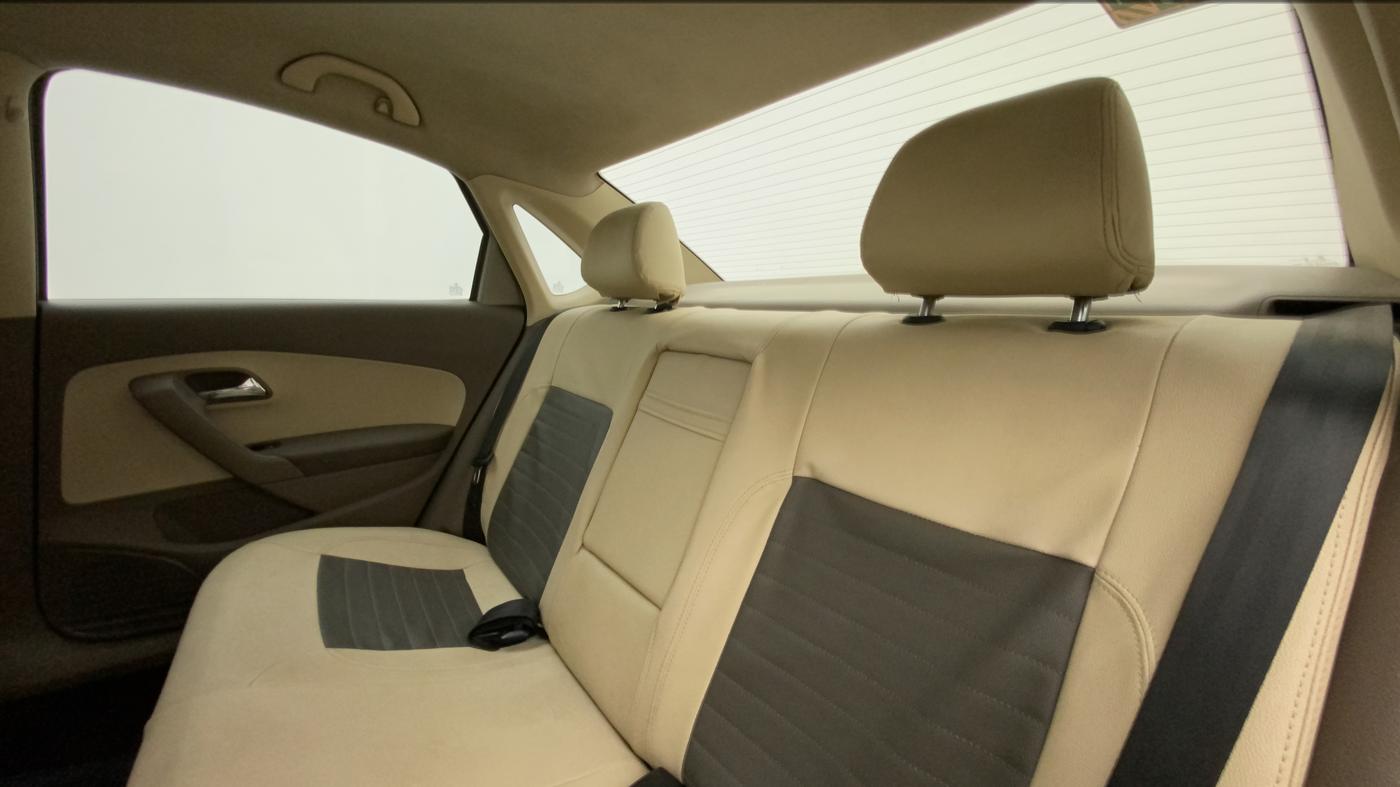 2015 Skoda Rapid ELEGANCE 1.6 MPI MT, Petrol, Manual, 66,645 km, Right Side Rear Door Cabin